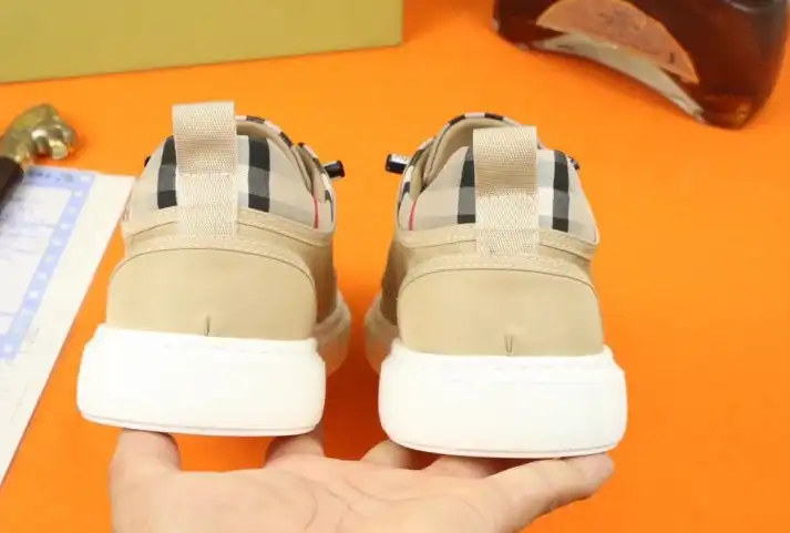 hype Burberry Sneakers