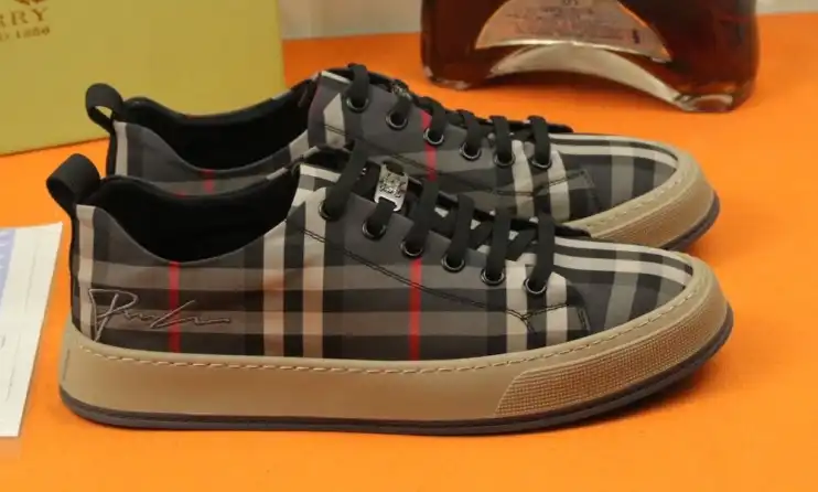 hype Burberry Sneakers