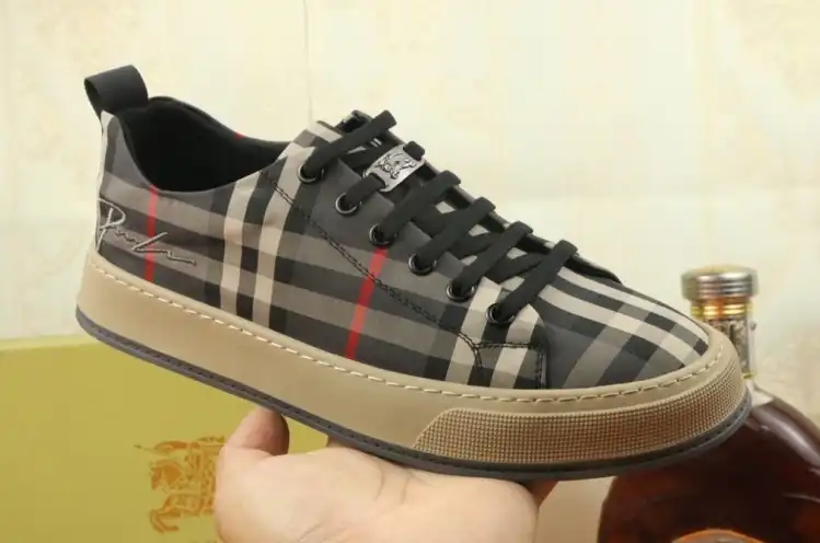 hype Burberry Sneakers