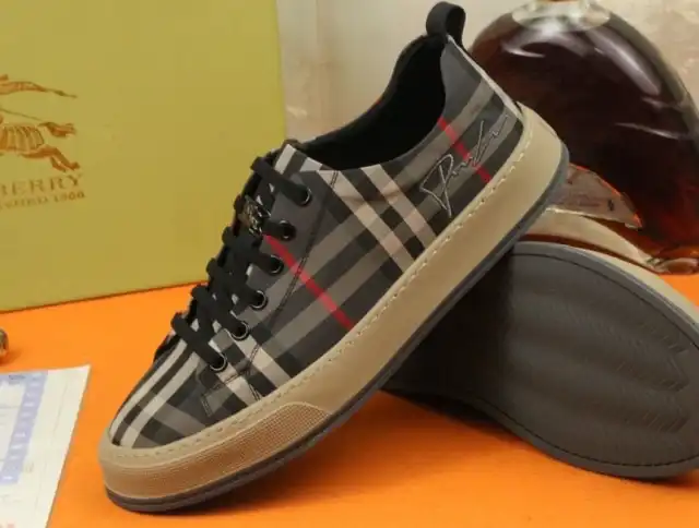 hype Burberry Sneakers