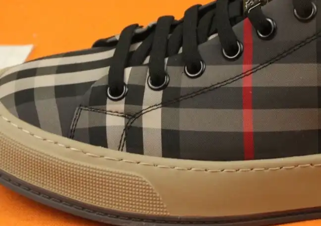 hype Burberry Sneakers