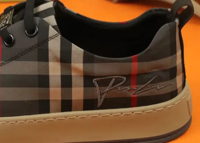 hype Burberry Sneakers