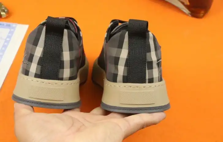 hype Burberry Sneakers