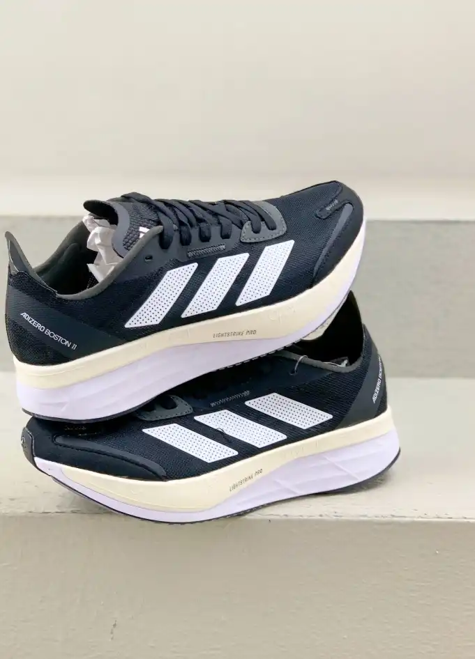 hype Adidas Sneakers