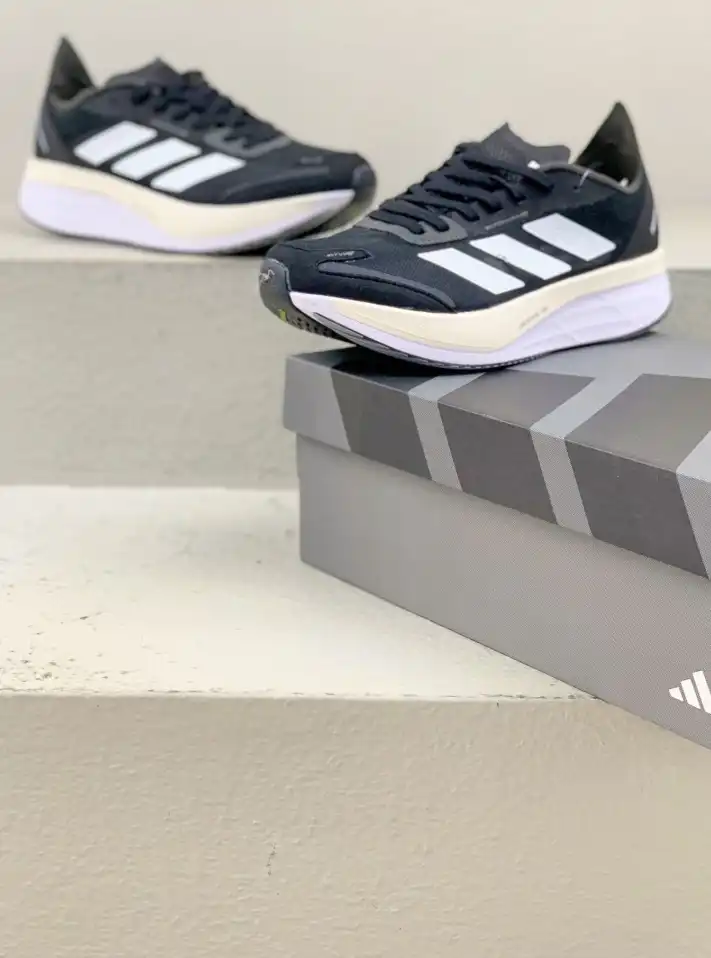 hype Adidas Sneakers