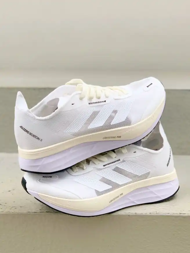 hype Adidas Sneakers