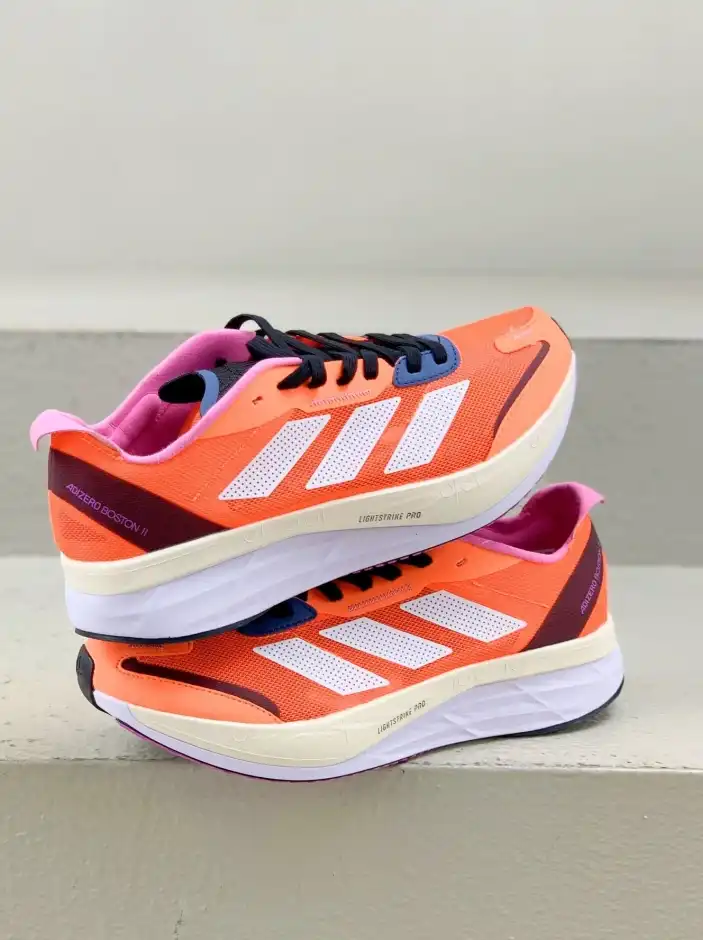 hype Adidas Sneakers