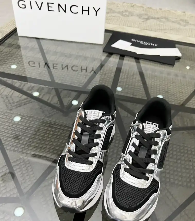 hype Givenchy Sneakers