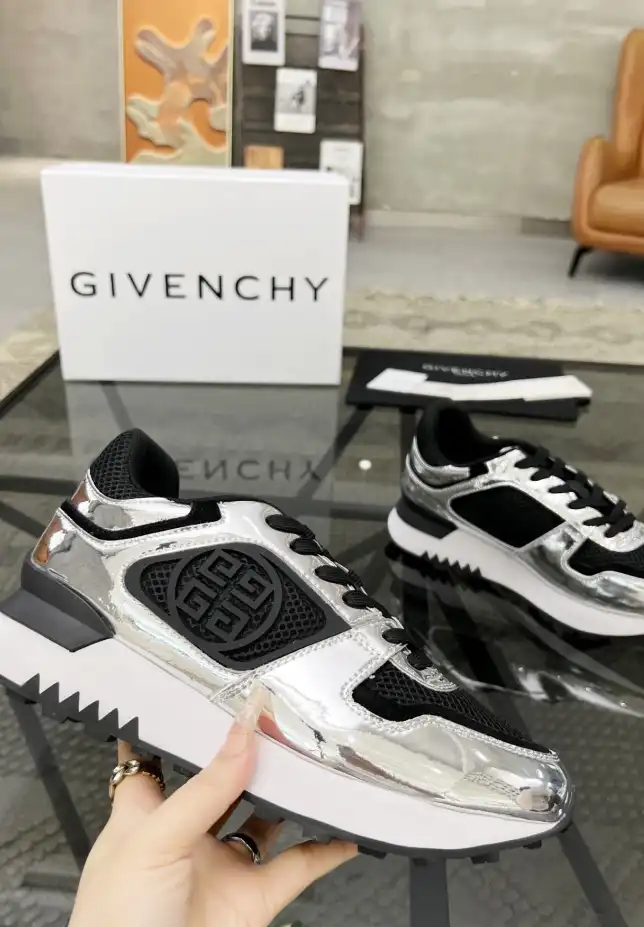 hype Givenchy Sneakers