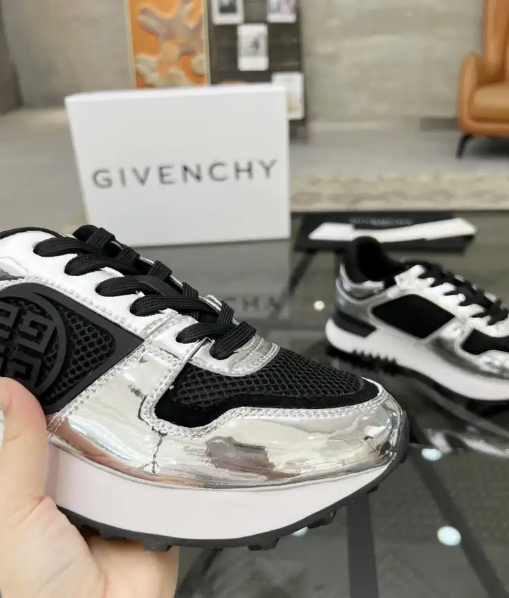 hype Givenchy Sneakers