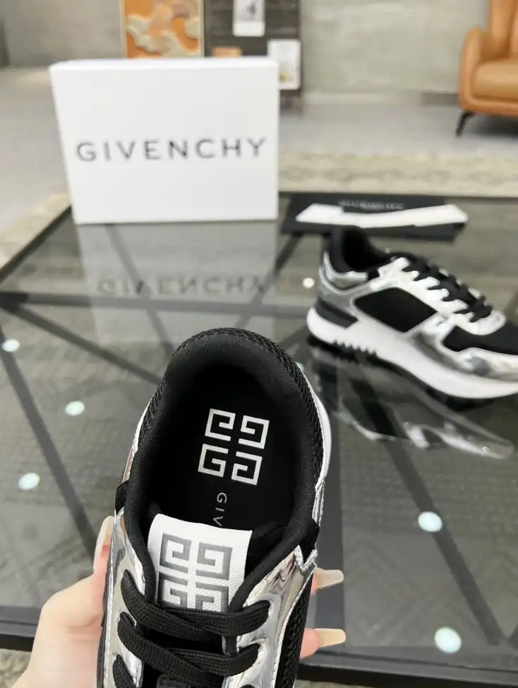 hype Givenchy Sneakers