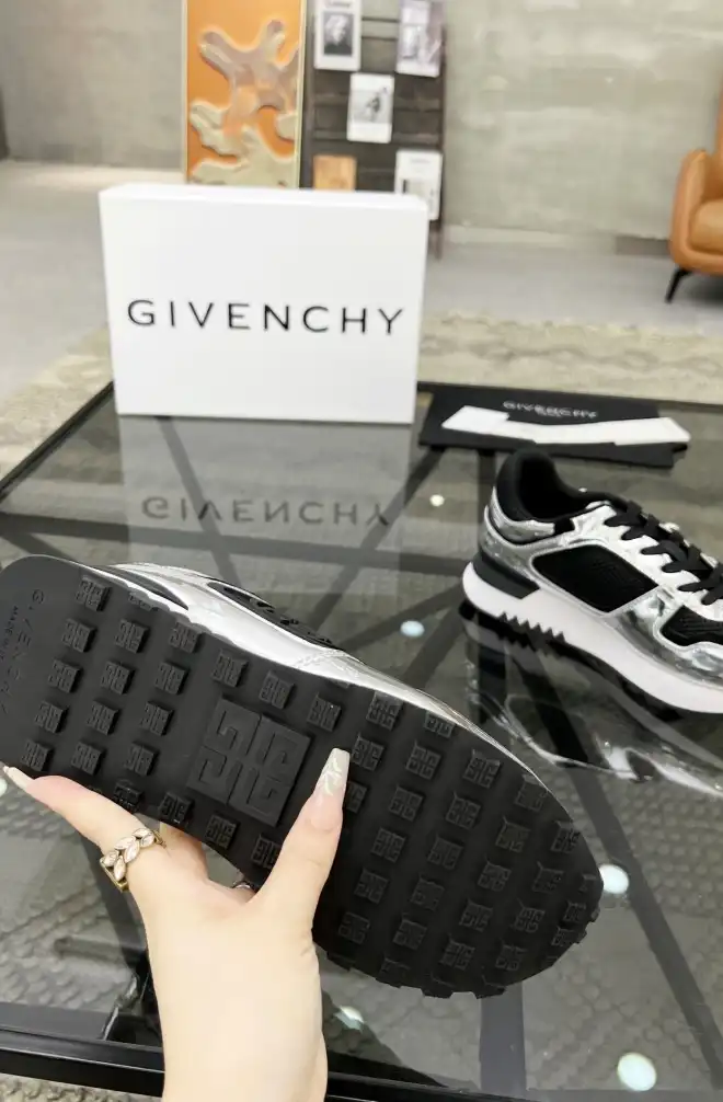 hype Givenchy Sneakers