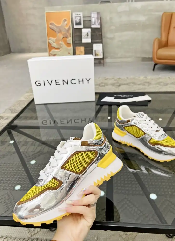 hype Givenchy Sneakers