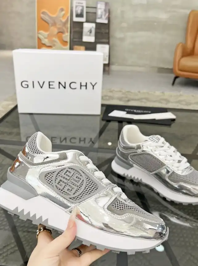 hype Givenchy Sneakers