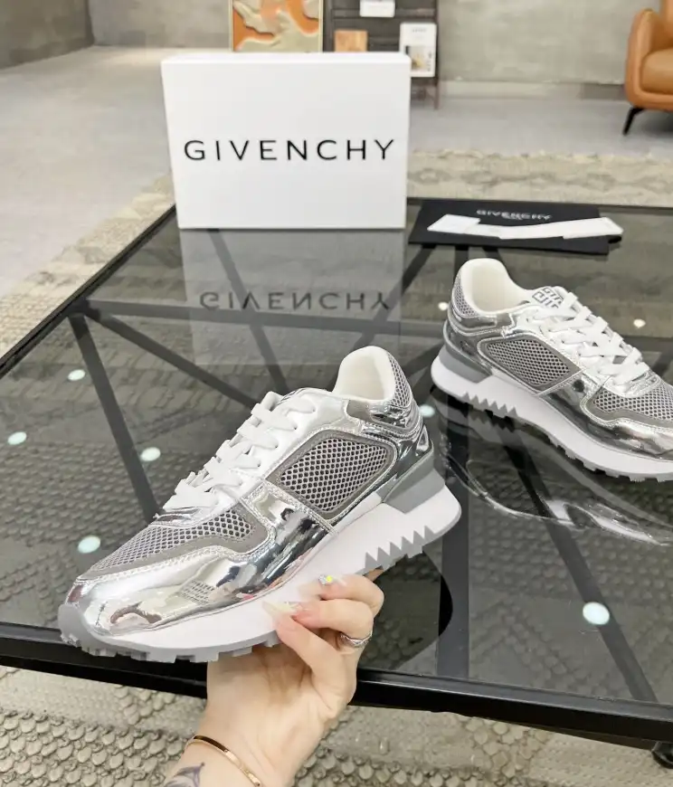 hype Givenchy Sneakers