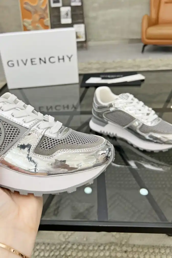 hype Givenchy Sneakers