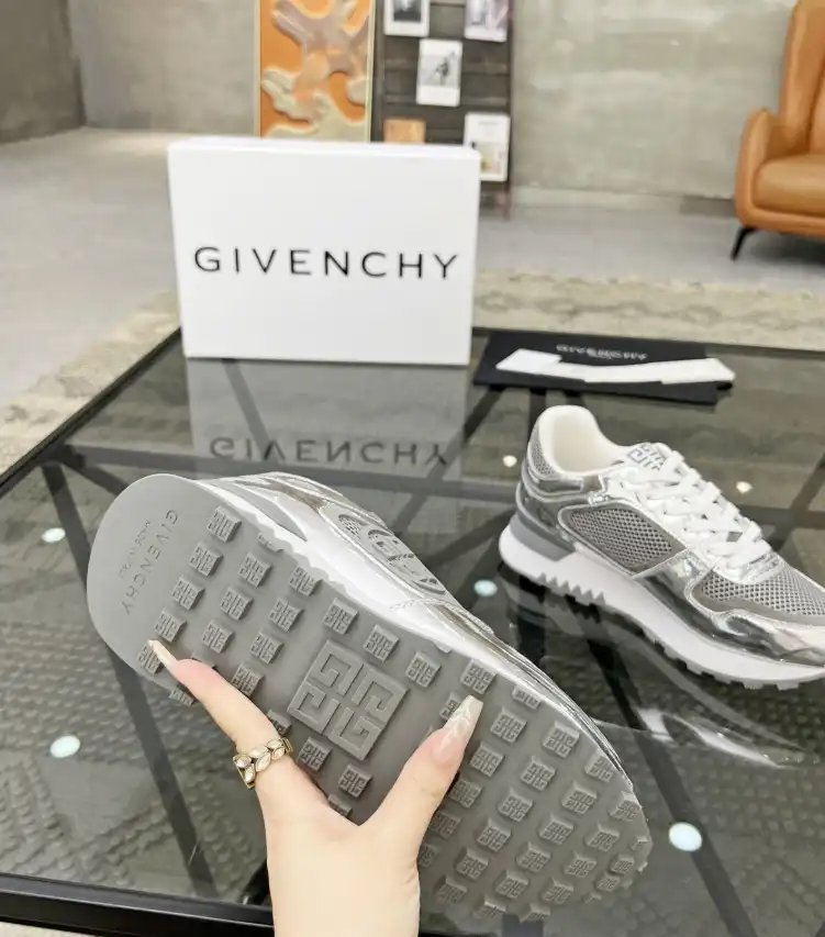 hype Givenchy Sneakers