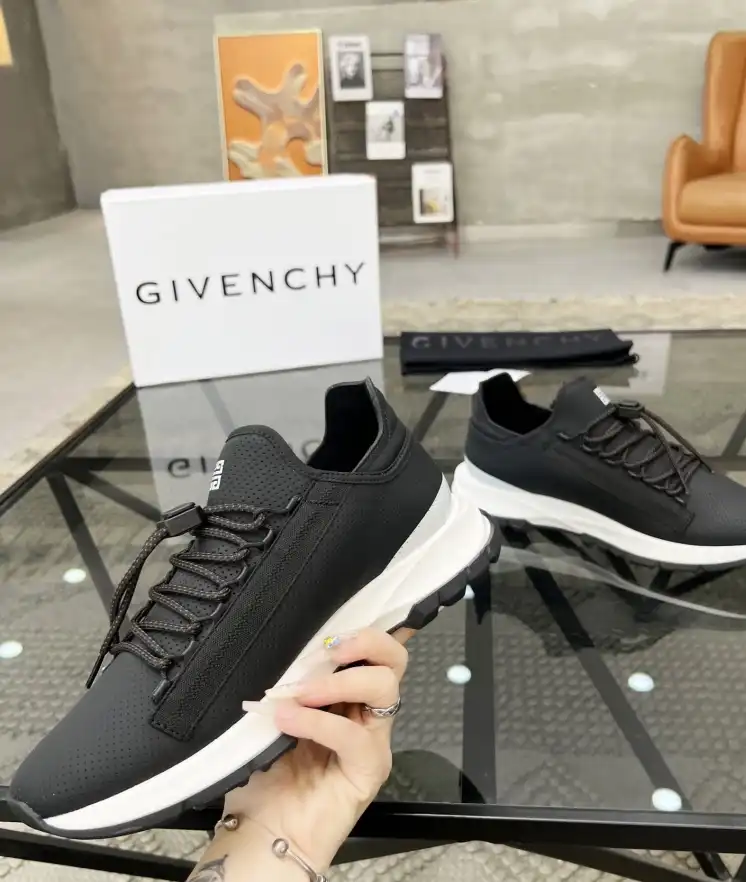 hype Givenchy Sneakers