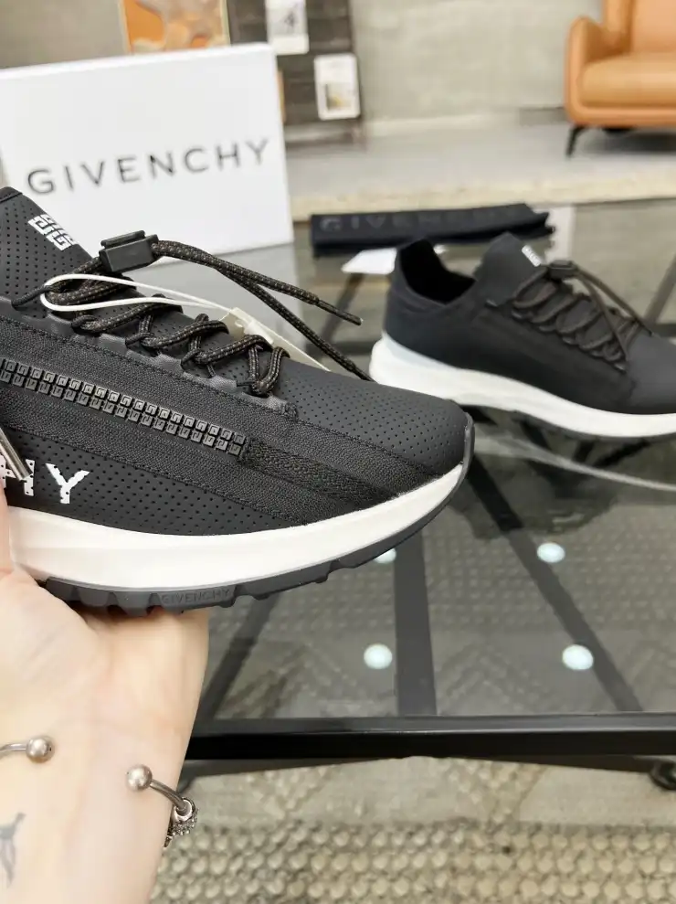 hype Givenchy Sneakers