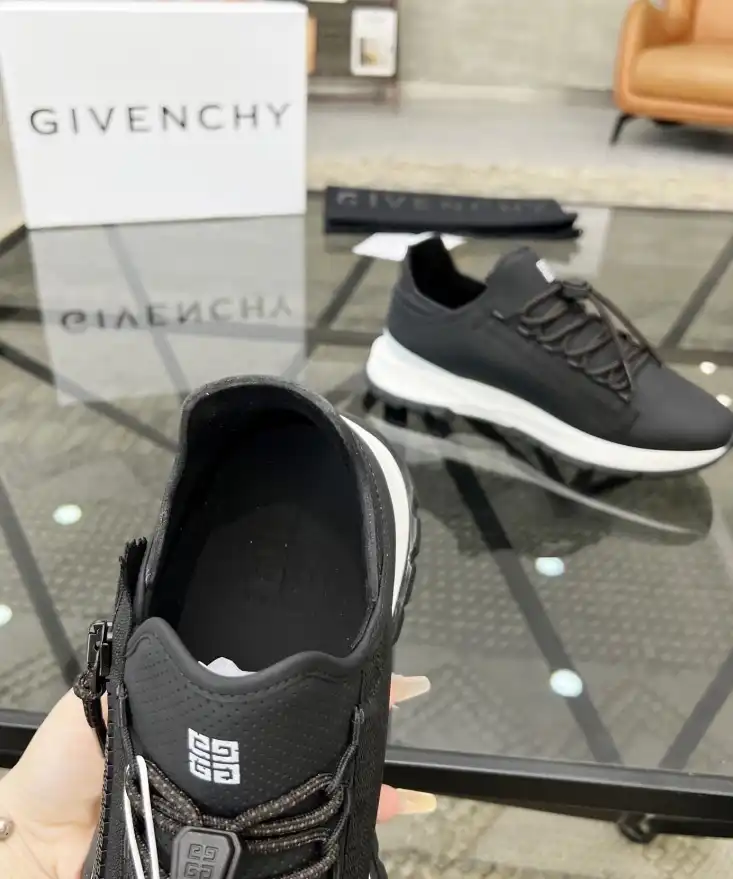 hype Givenchy Sneakers