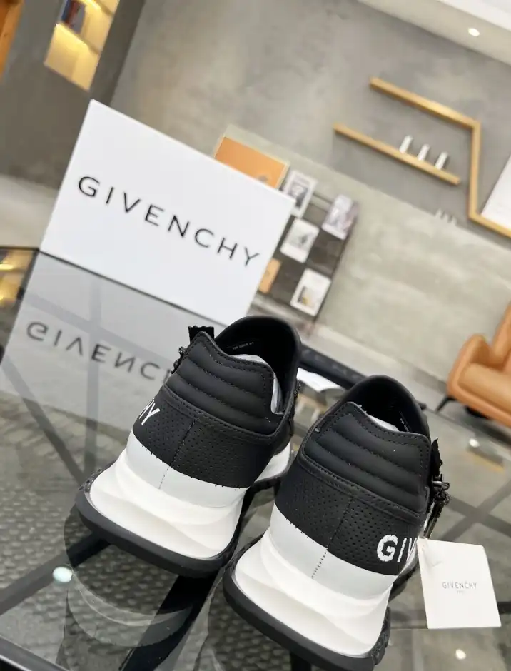 hype Givenchy Sneakers