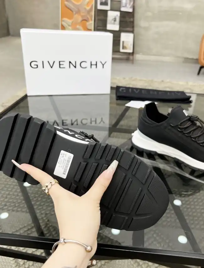 hype Givenchy Sneakers