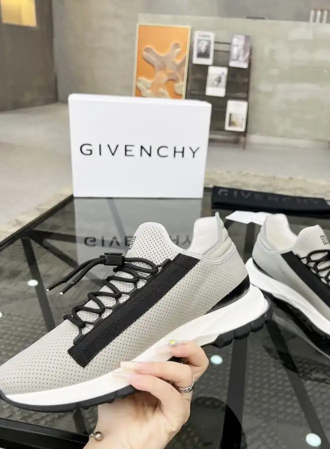 hype Givenchy Sneakers