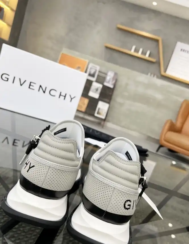 hype Givenchy Sneakers