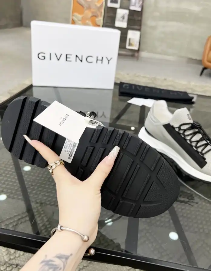 hype Givenchy Sneakers