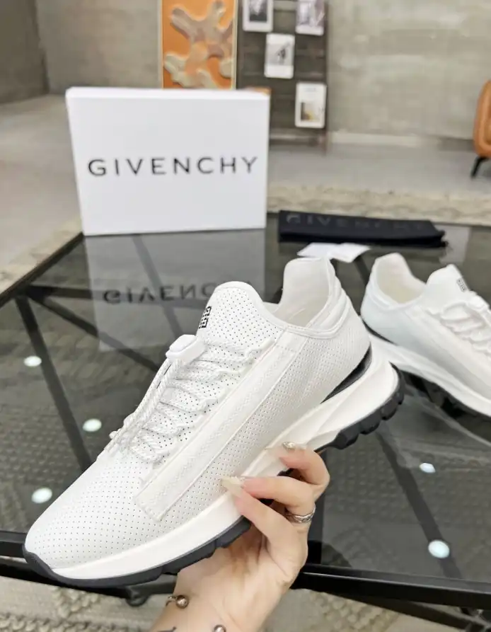 hype Givenchy Sneakers