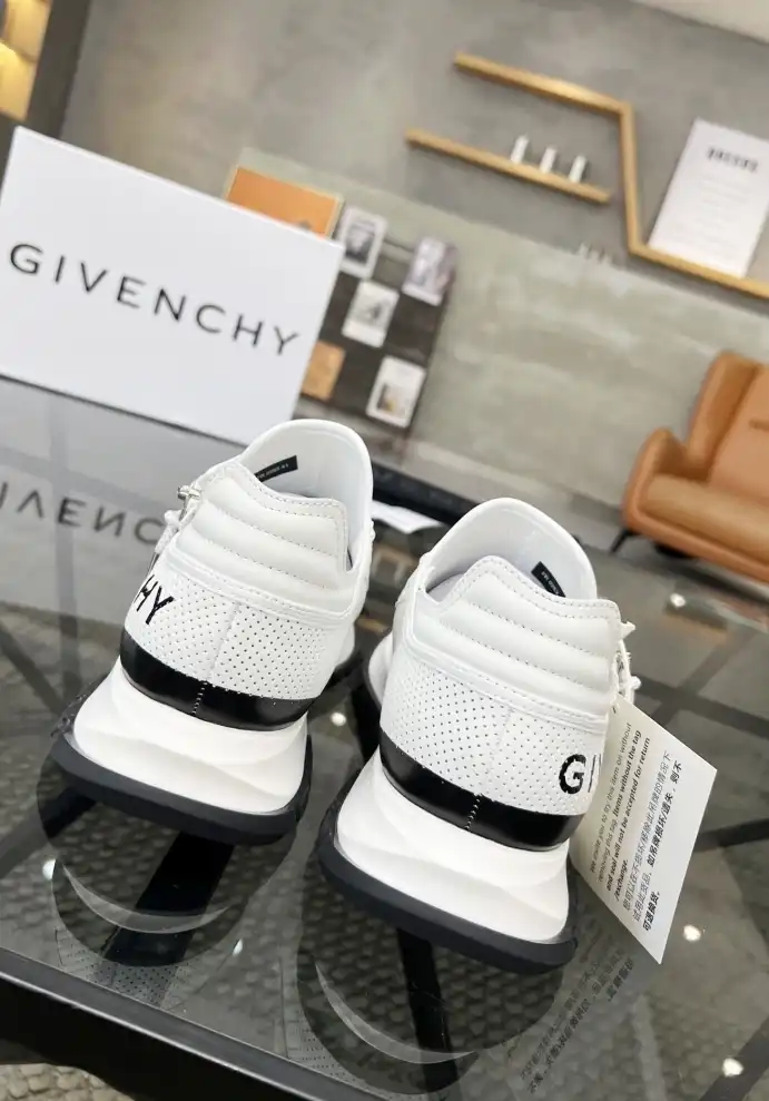 hype Givenchy Sneakers