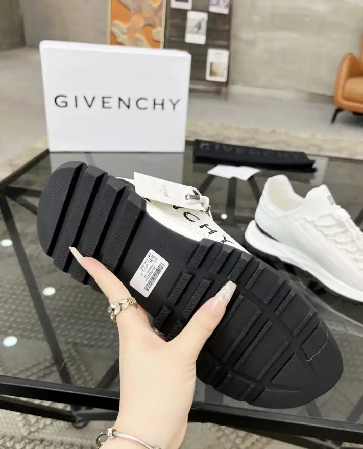 hype Givenchy Sneakers