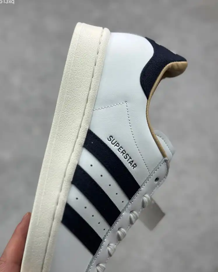 hype Adidas Sneakers