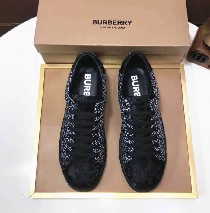 hype Burberry Sneakers