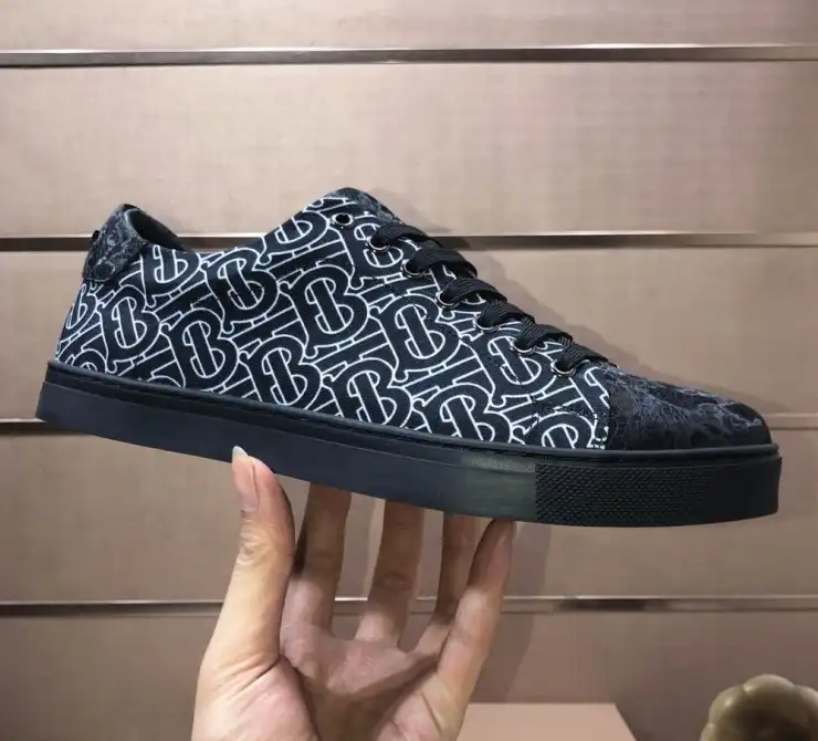 hype Burberry Sneakers