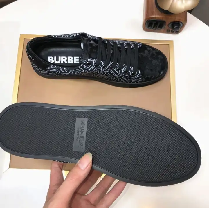 hype Burberry Sneakers