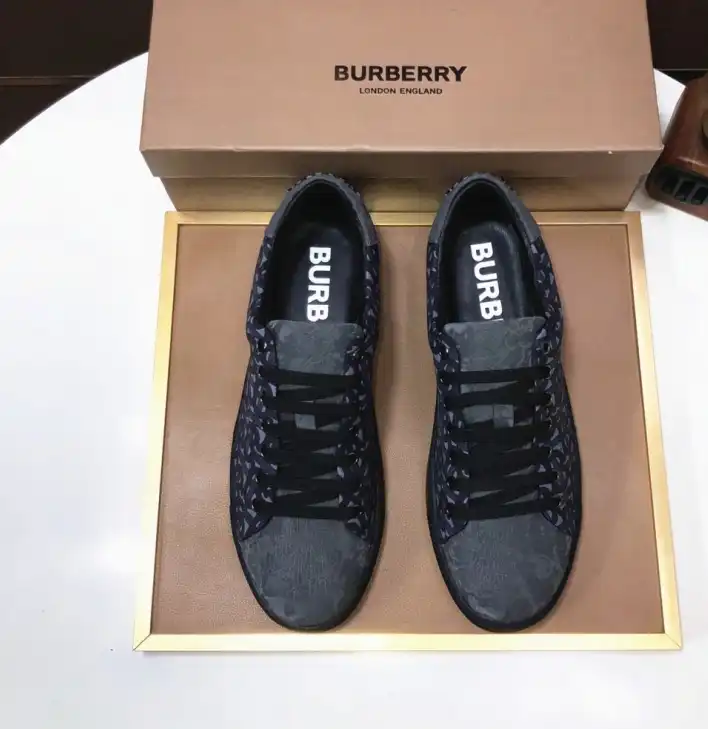 hype Burberry Sneakers