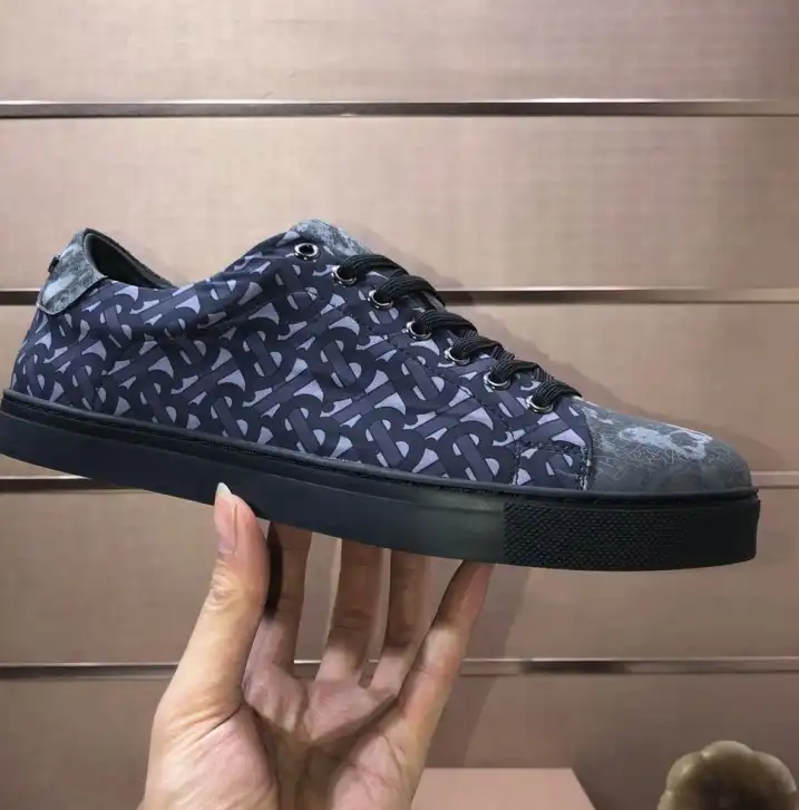 hype Burberry Sneakers