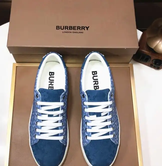 hype Burberry Sneakers