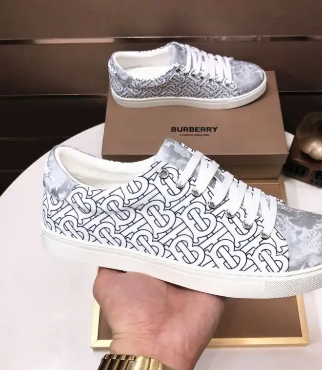 hype Burberry Sneakers