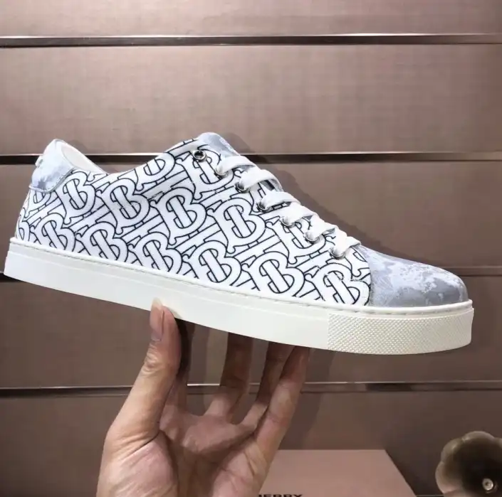 hype Burberry Sneakers