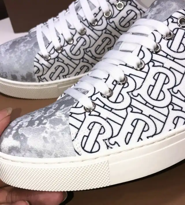 hype Burberry Sneakers