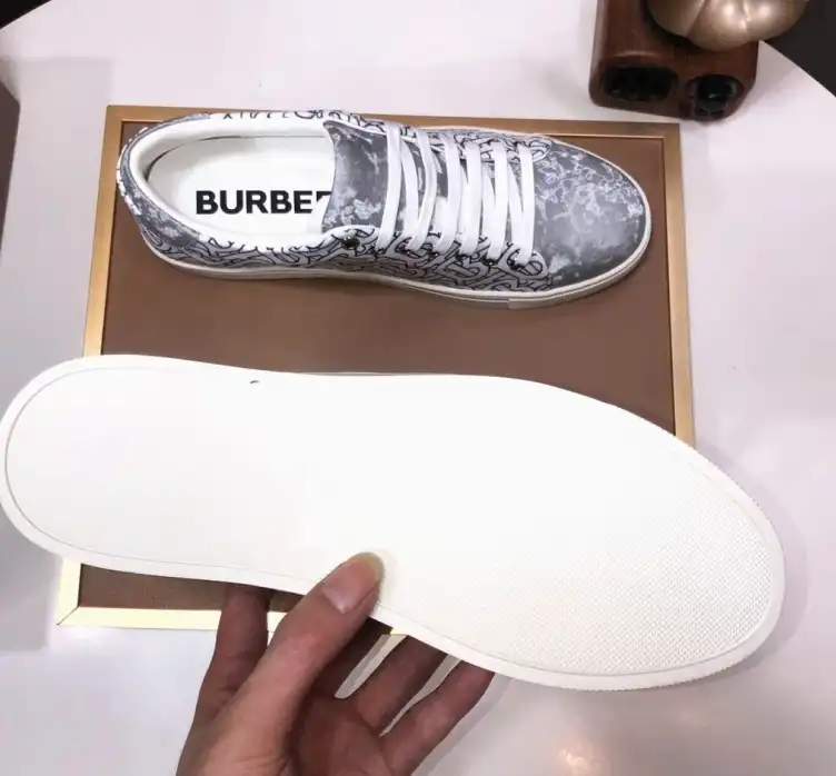 hype Burberry Sneakers