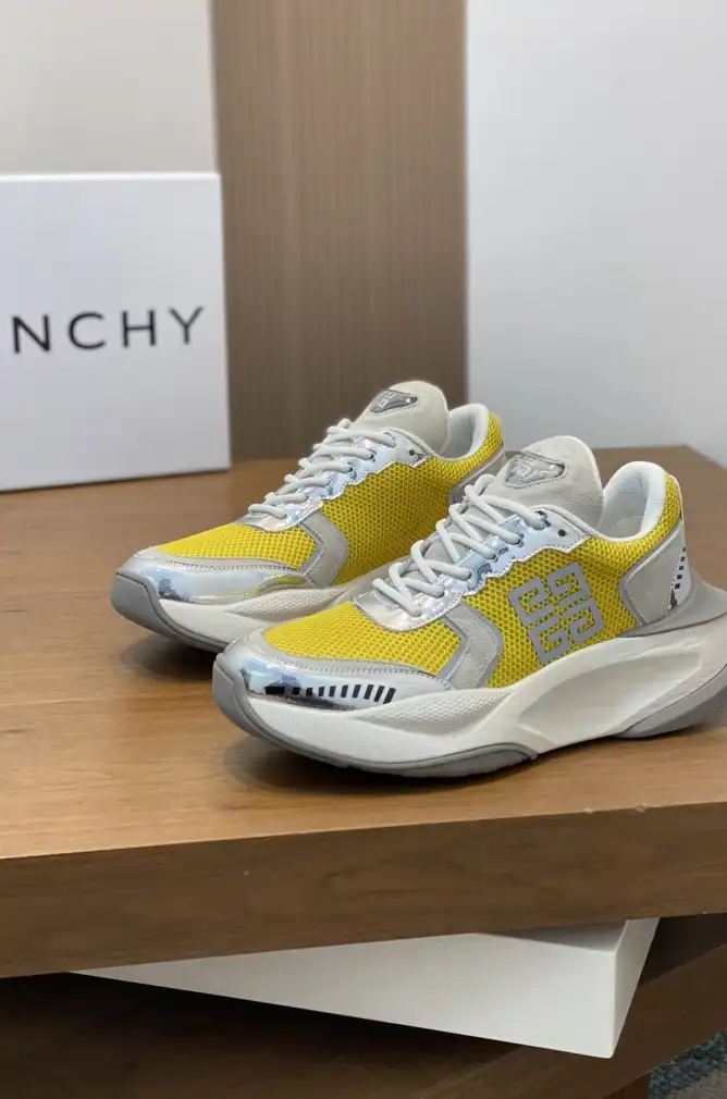 hype Givenchy Sneakers