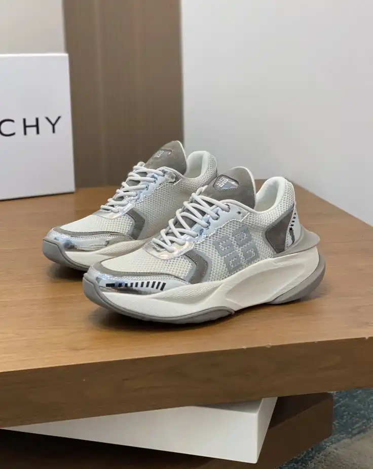 hype Givenchy Sneakers