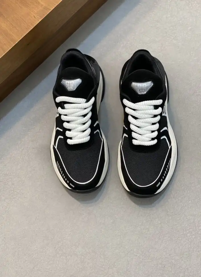 hype Givenchy Sneakers