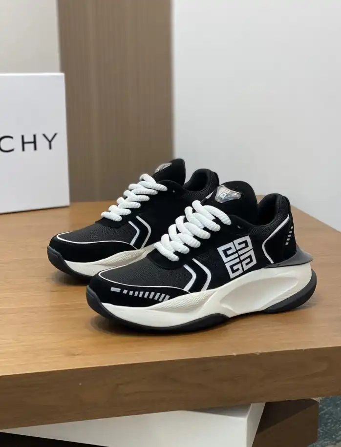 hype Givenchy Sneakers