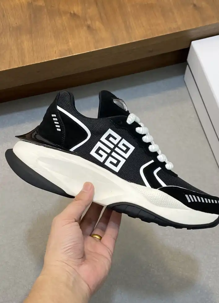 hype Givenchy Sneakers