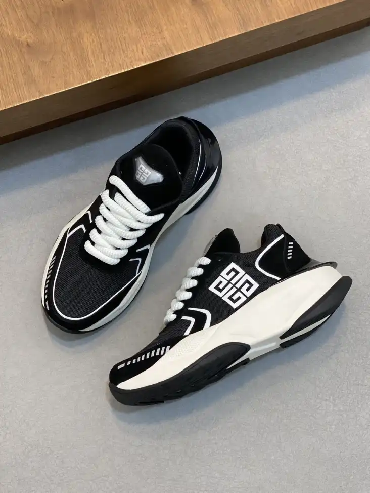 hype Givenchy Sneakers