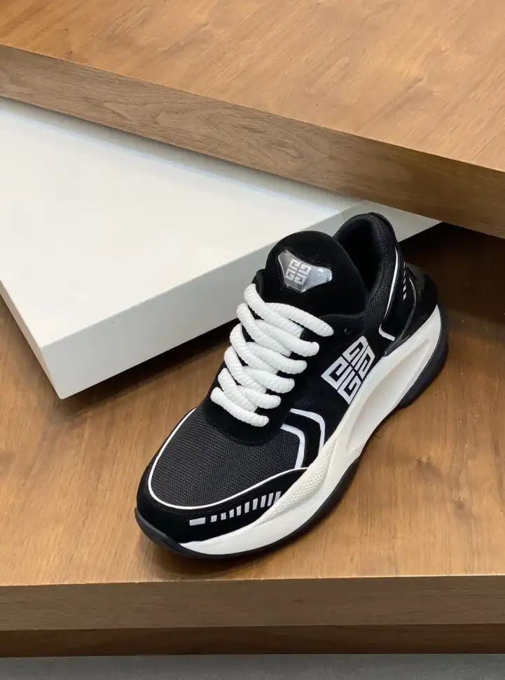 hype Givenchy Sneakers